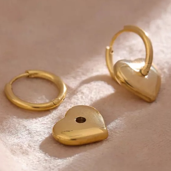 đź’›Gold plated Heart Huggie Earrings - Picture 2 of 6